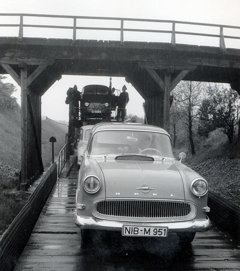 Probefahrt zweistöckige Waggons an der Morsum Brücke