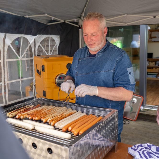 Grillstand auf dem M.-T. Buchholz Hoffest