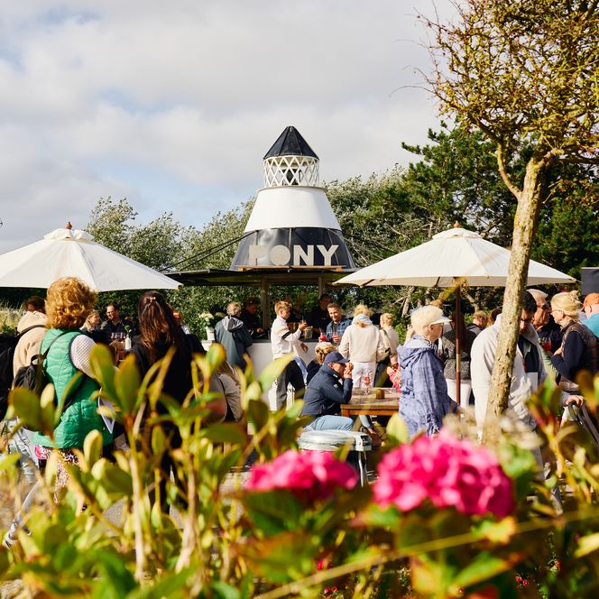 Marktstände des Sommerfestes auf offener Straße