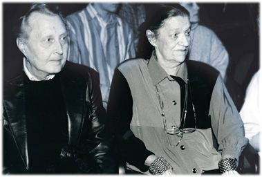 Frauke und Henner Krogh sen. sitzen nebeneinander im Publikum.