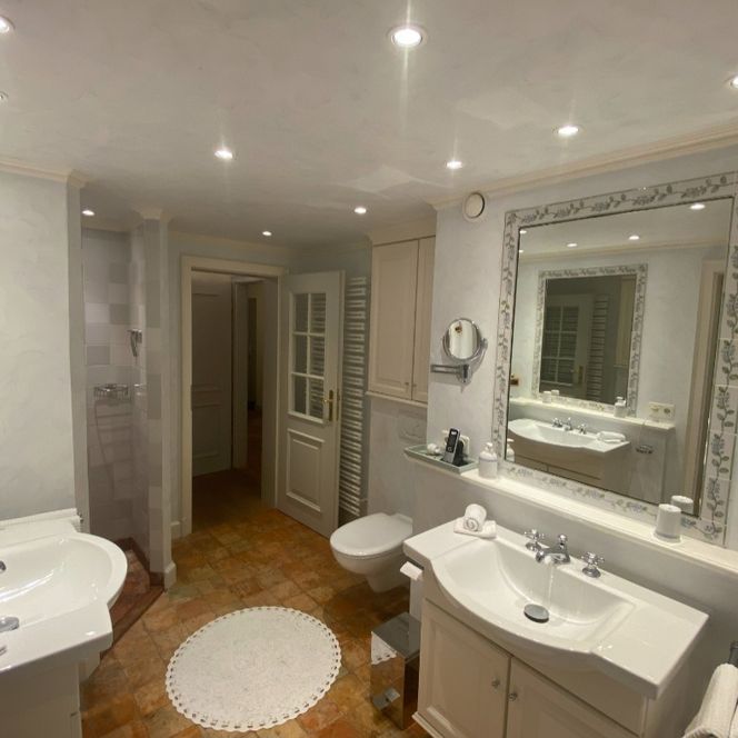 © Haus Ulrike_Großes Badezimmer en suite