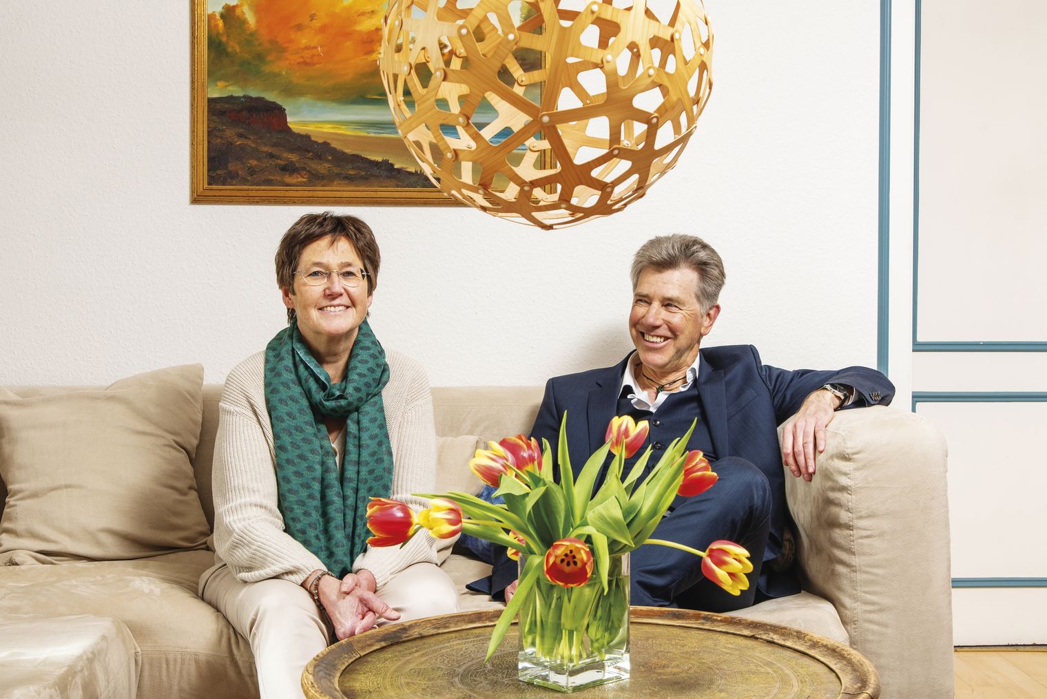 Ehepaar Chinnow auf einer Couch