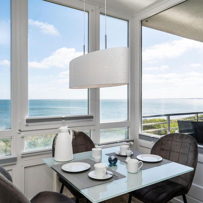 kleiner Esstisch mit Meerblick 