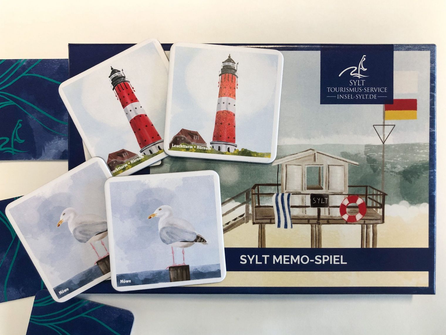 Memory-Spiel mit 24 unterschiedlichen handillustrierten Motiven