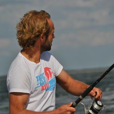 Nahaufnahme eines Mannes mit Angel in der Hand