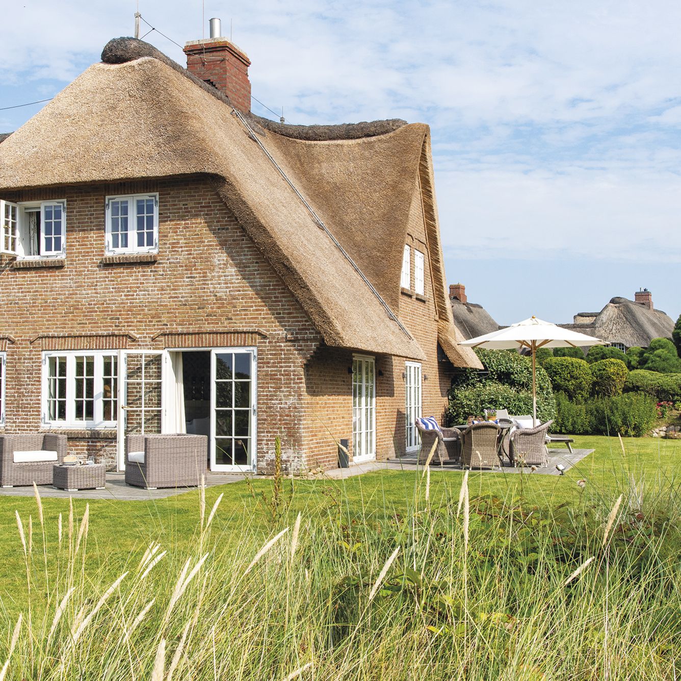© A&M_Ferienhaus Kampen_Inselhaus Garten mit Dünengras