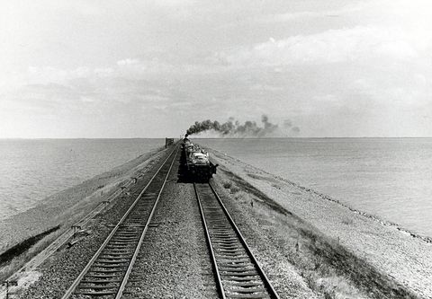 Kreuzungsbahnhof Syltdamm mit Dampf-Autozug