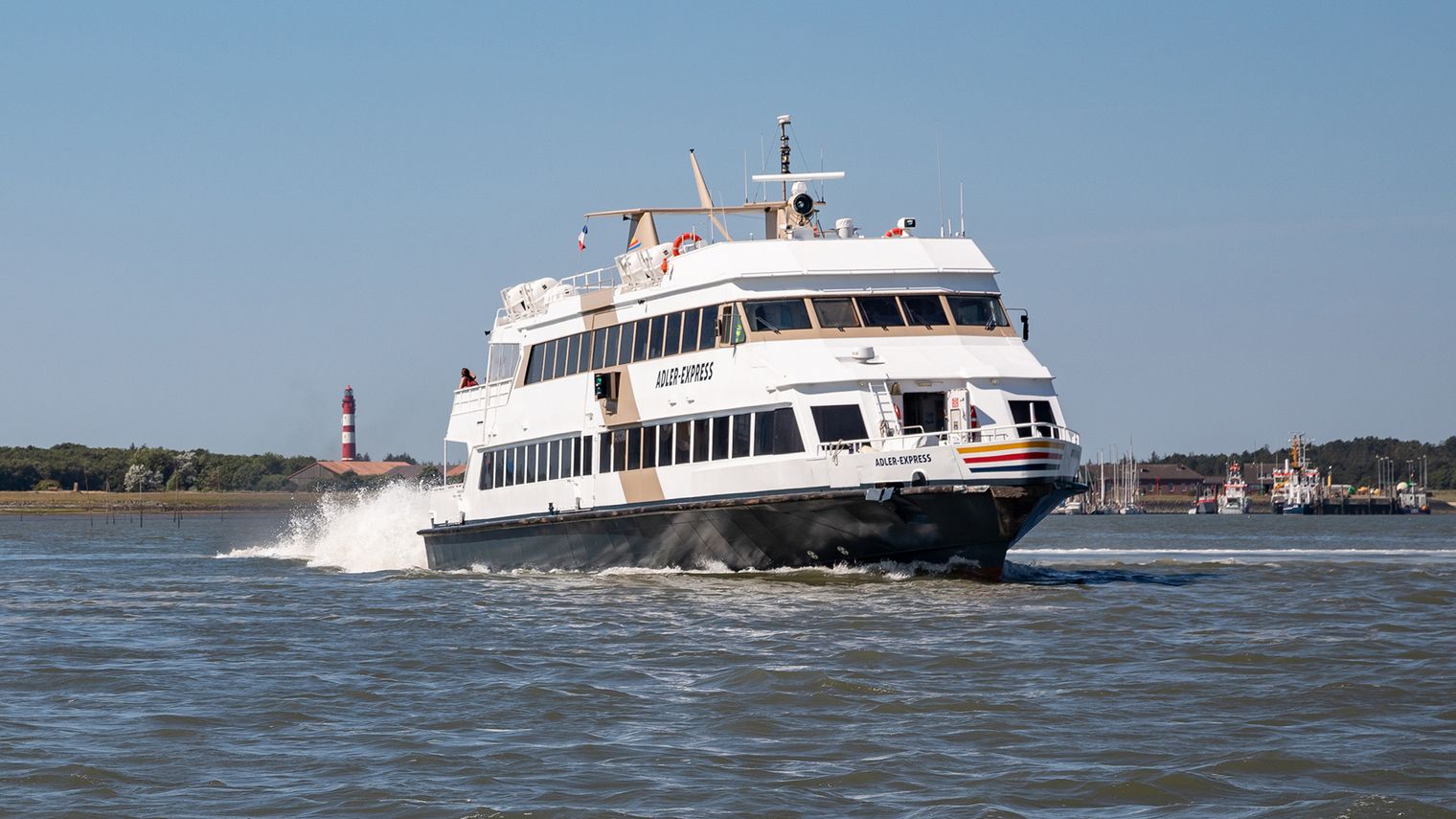 Die Adler-Express kurz nach dem Ablegen am Hörnumer Hafen 
