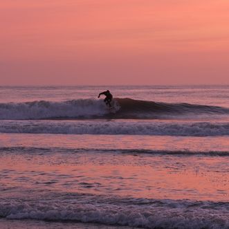 Surfer im Abendlicht auf der Nordsee