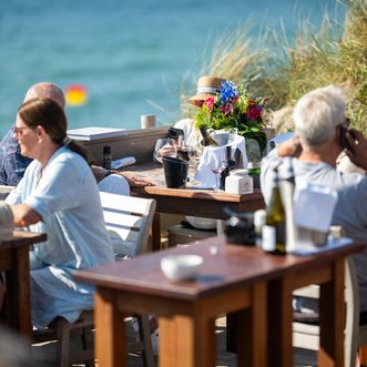 Terrasse mit Meerblick an der Sansibar