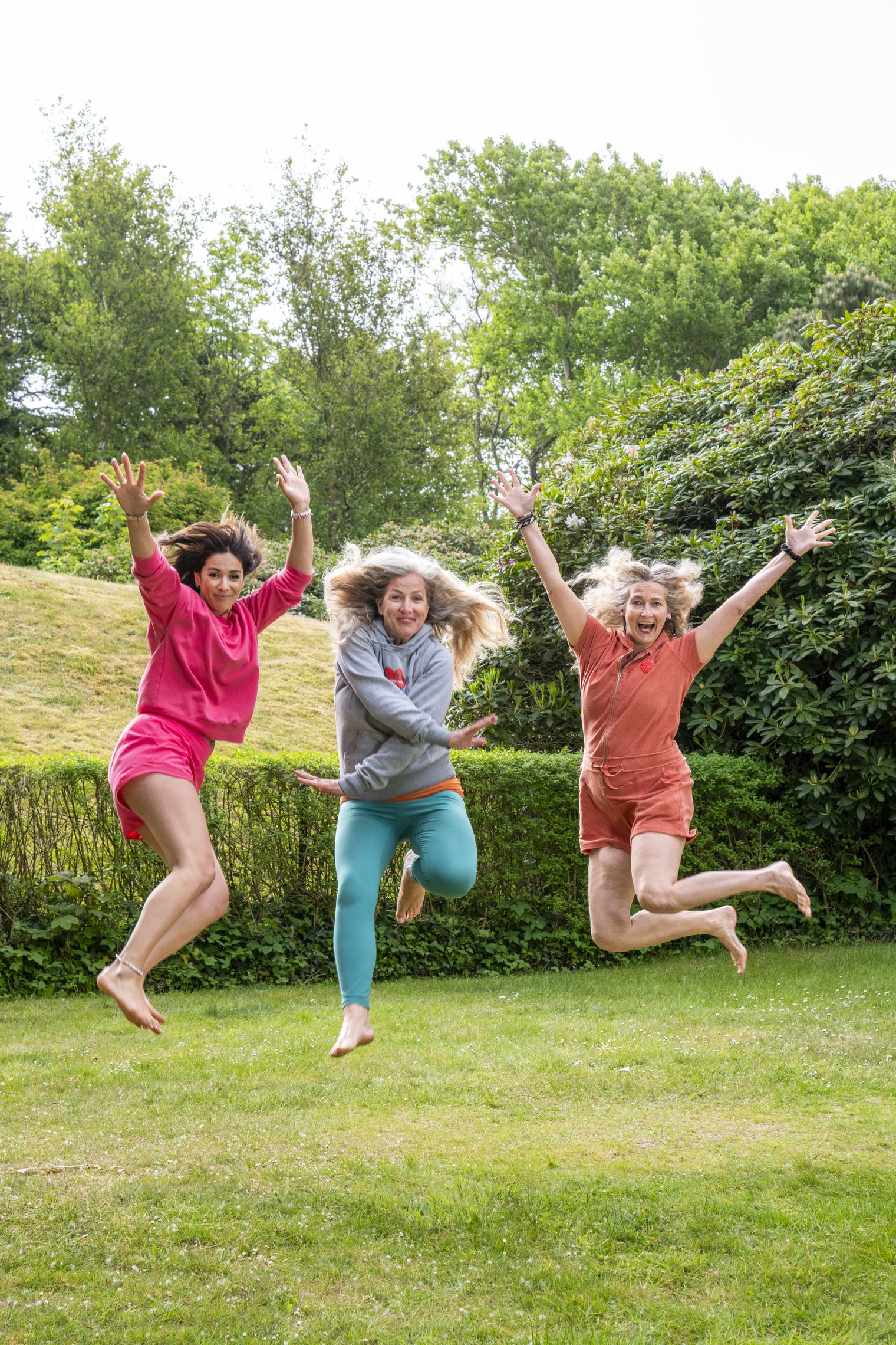 Halima, Felicitas und Imke springen im Avenarius Park