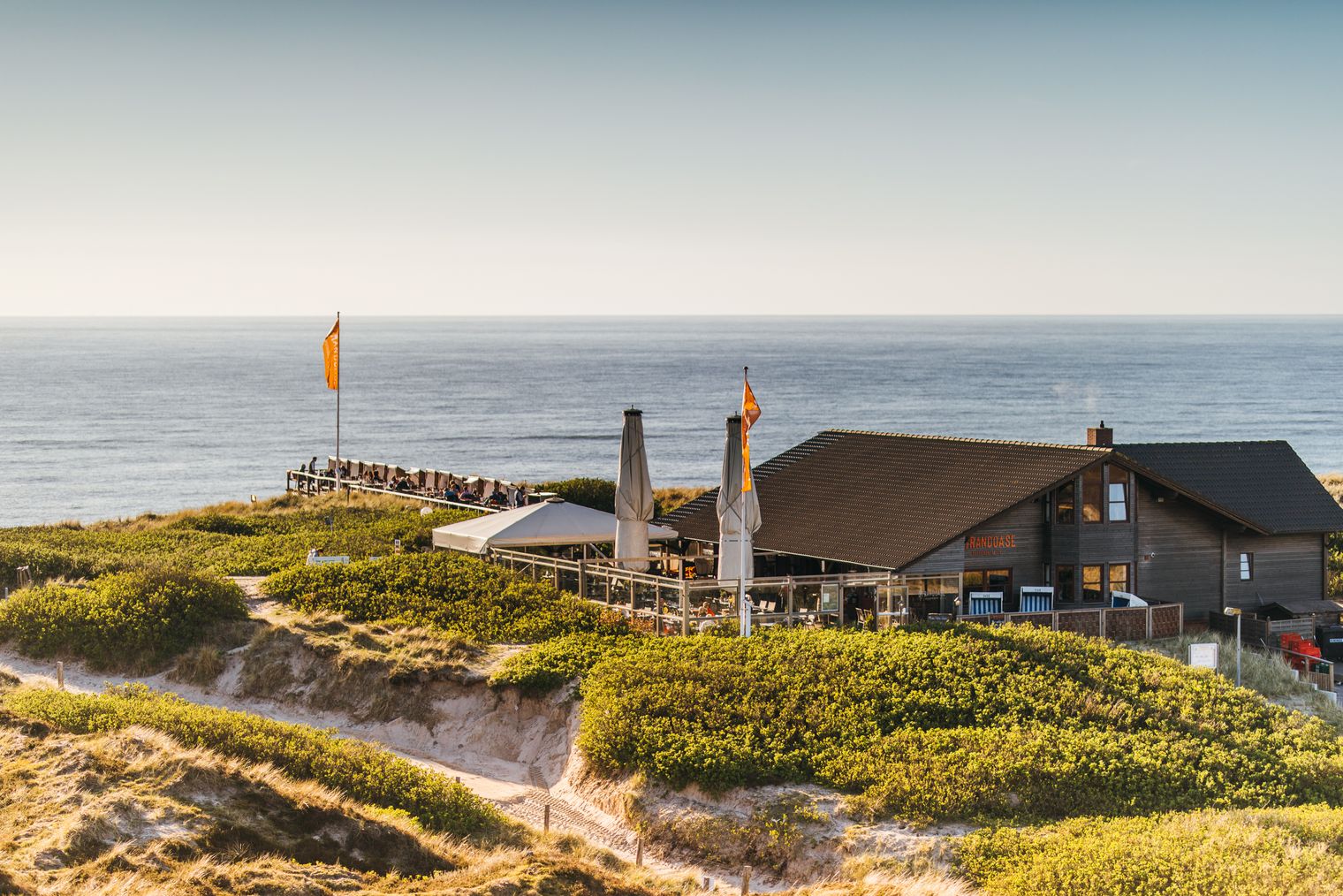 Terrasse des Strandbistros Strandoase in Rantum auf Sylt