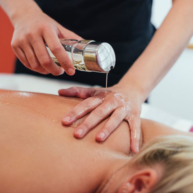 Aromaöl-Massage im Syltness Center Aromaöl-Massage im Syltness Center